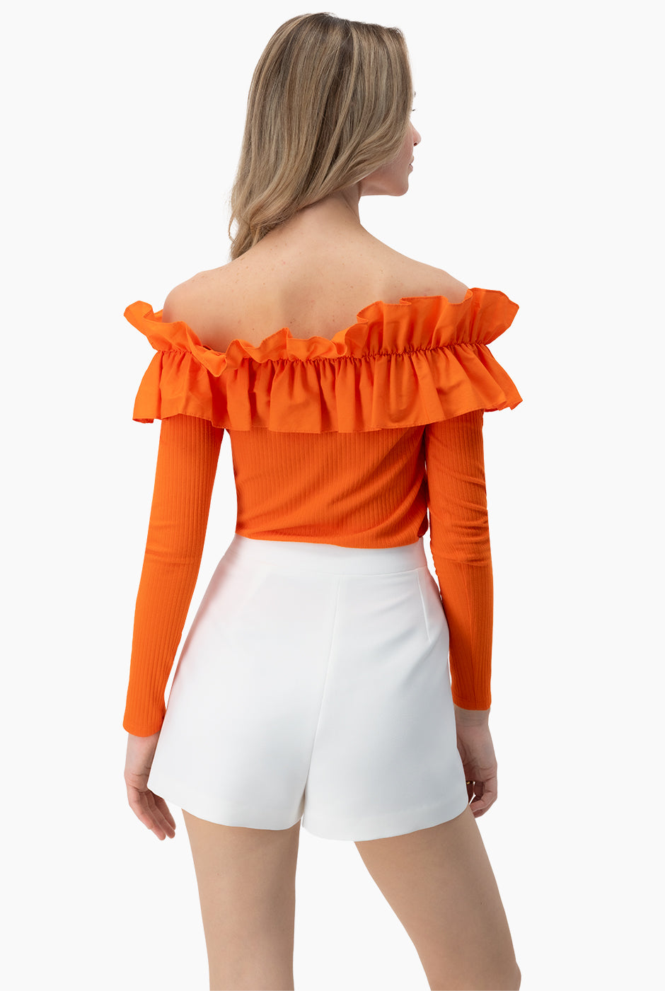 Blusa recta naranja y manga larga