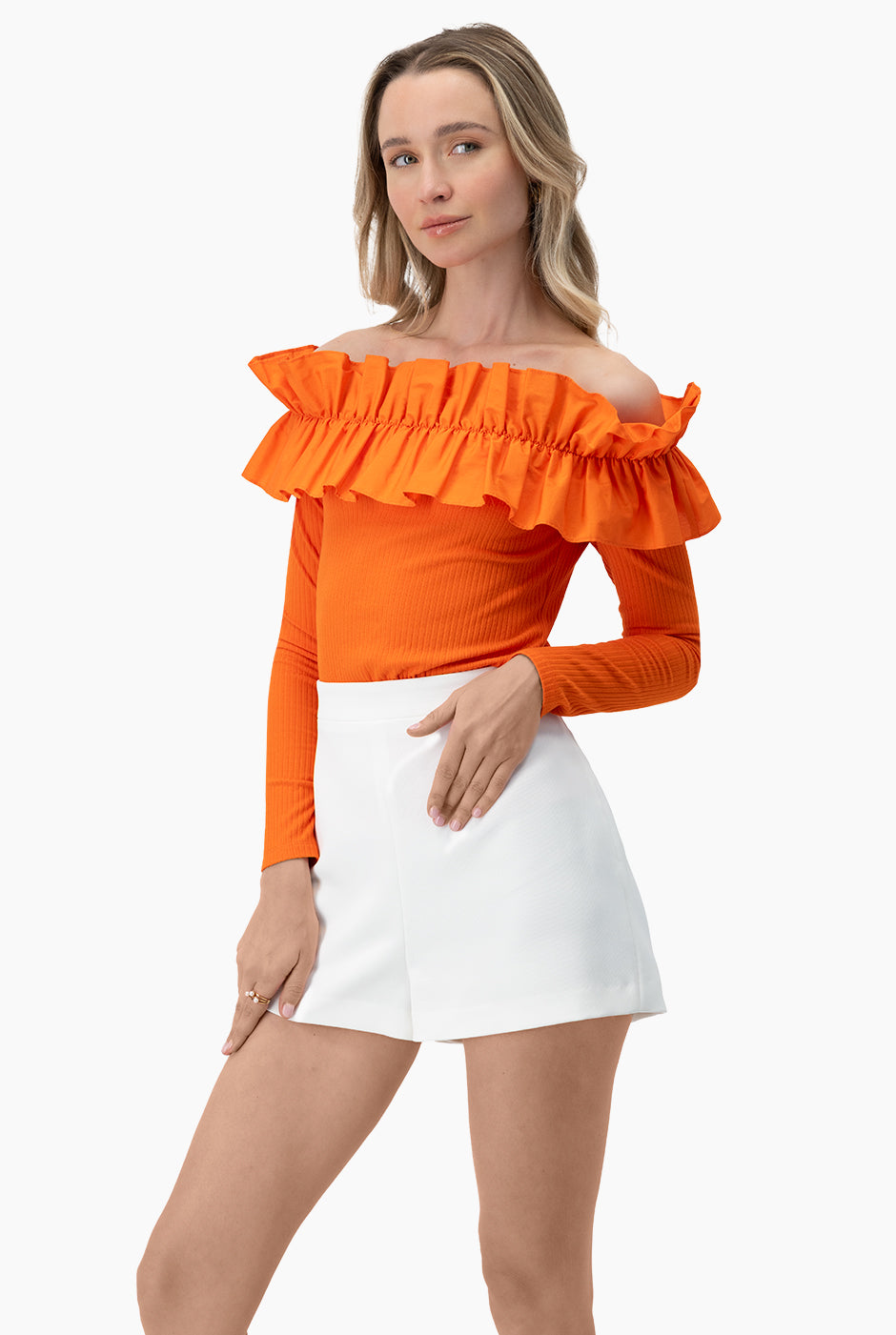 Blusa recta naranja y manga larga