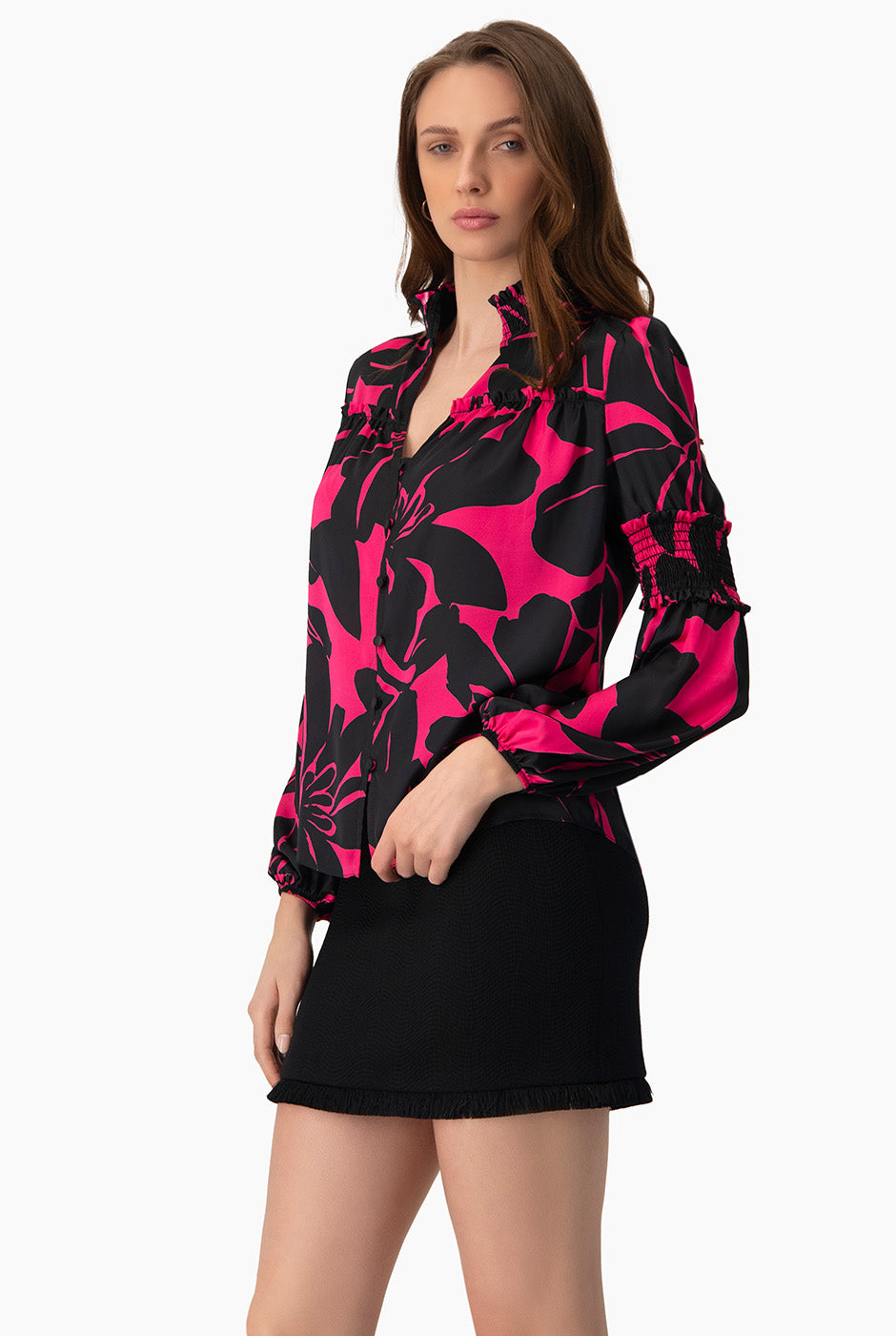 Blusa fucsia de manga larga con estampado floral y smock