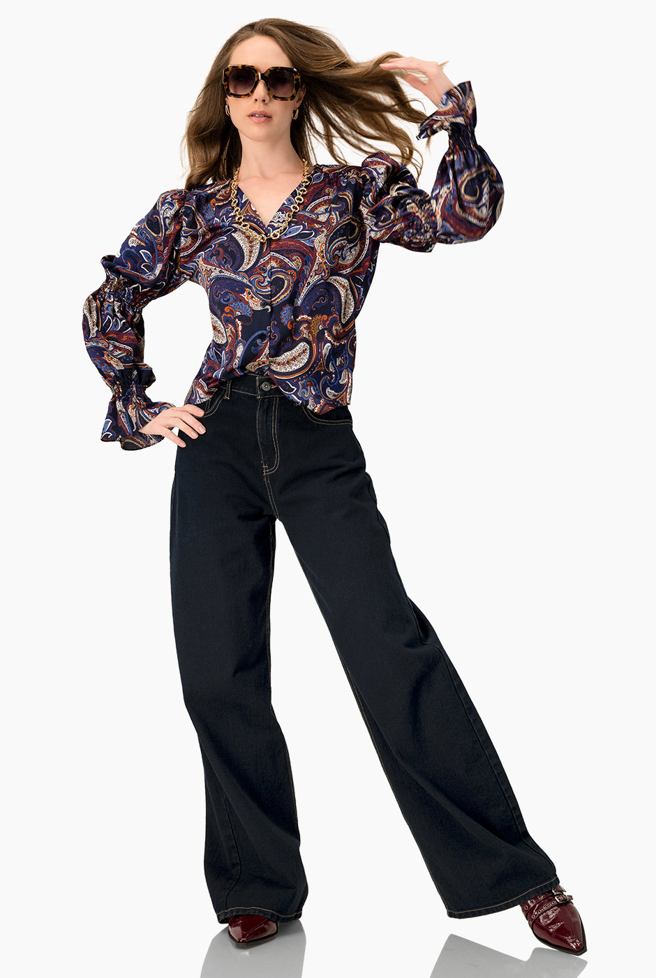 Blusa estampada de escote V con botones y mangas largas