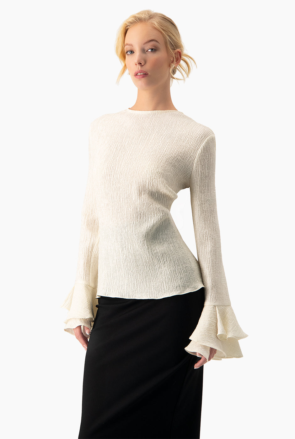Blusa recta natural con volantes y textura arrugada