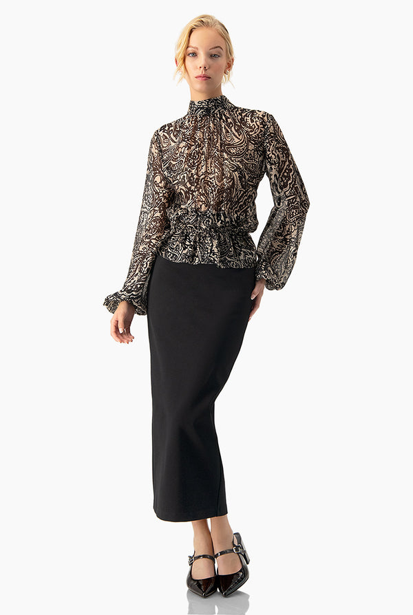 Blusa estampada cuello alto