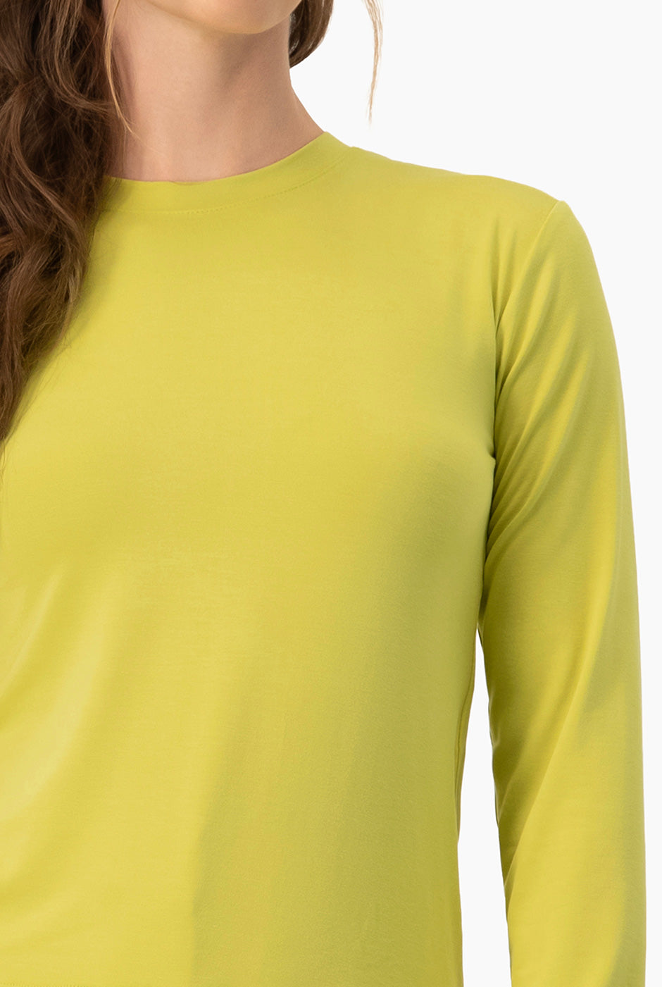 Playera básica verde de manga larga estilo casual