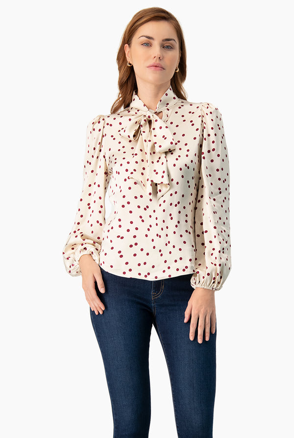 Blusa de lunares y manga larga