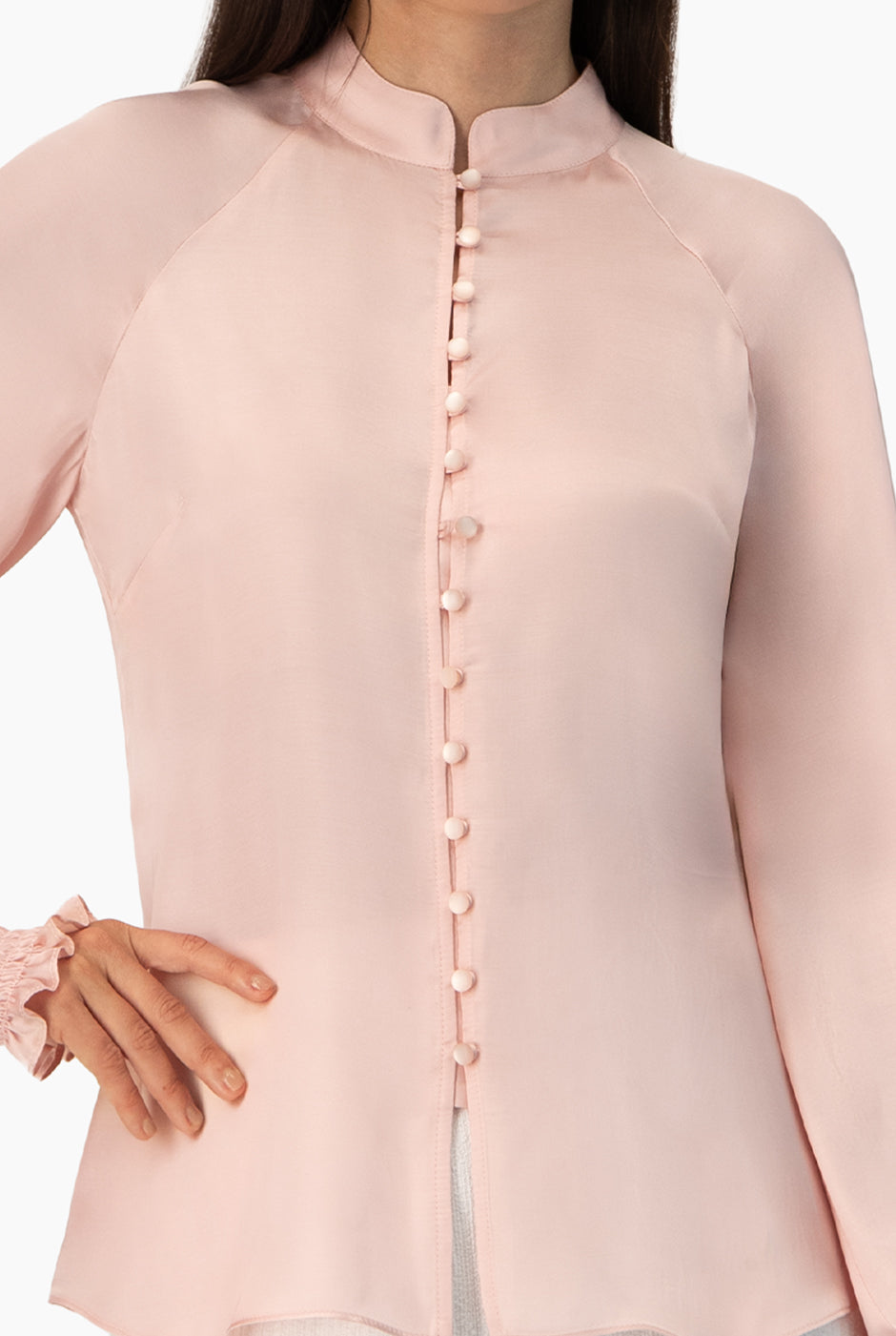 Blusa recta rosa palo de cuello mao con botones y mangas largas