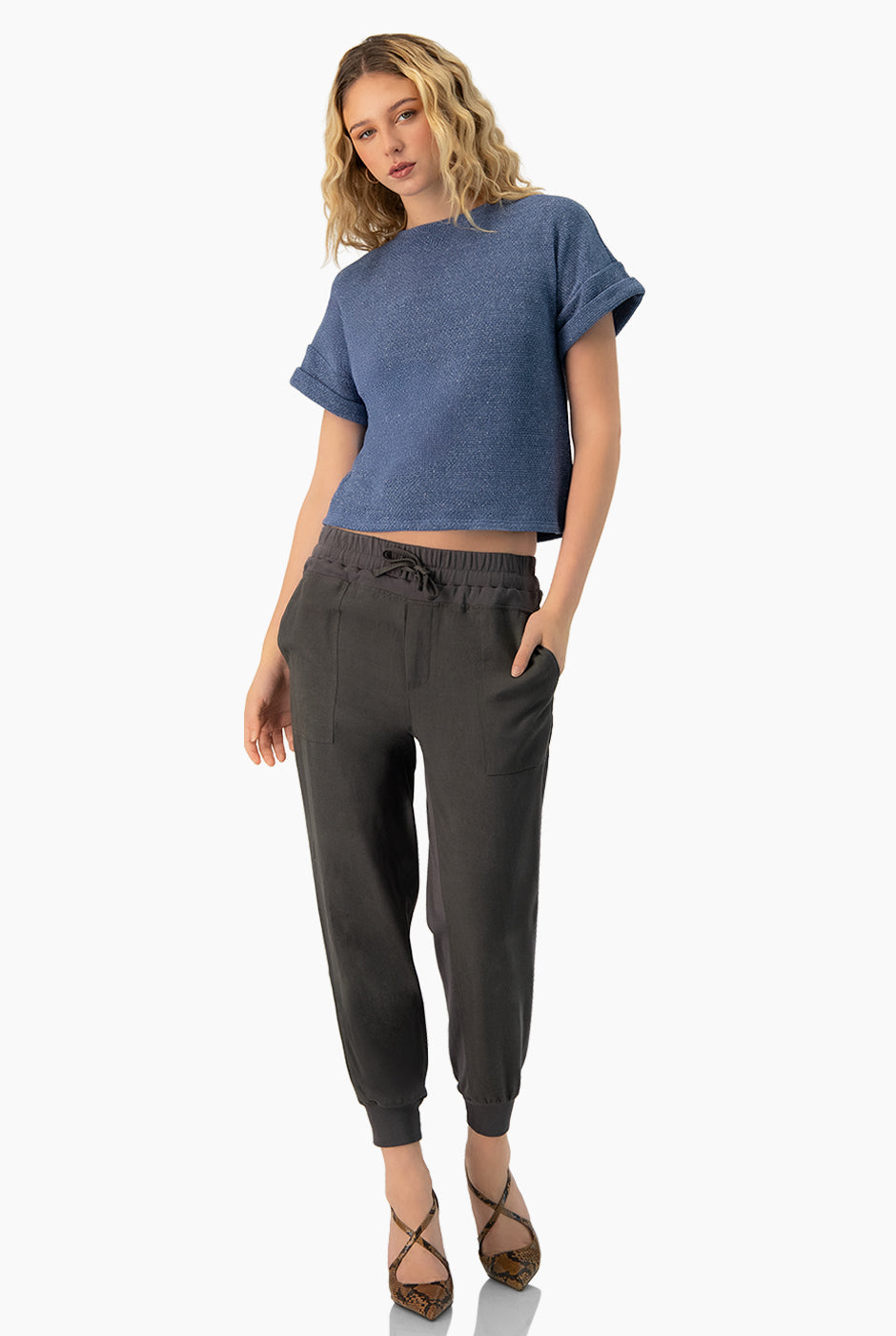 Blusa recta azul de punto, manga corta y cuello redondo