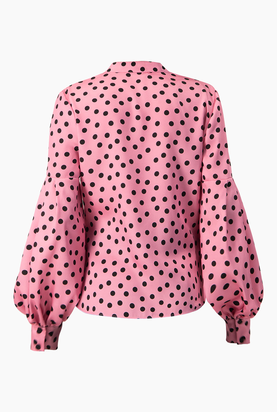 Blusa rosa de lunares con escote en V y cuello mao