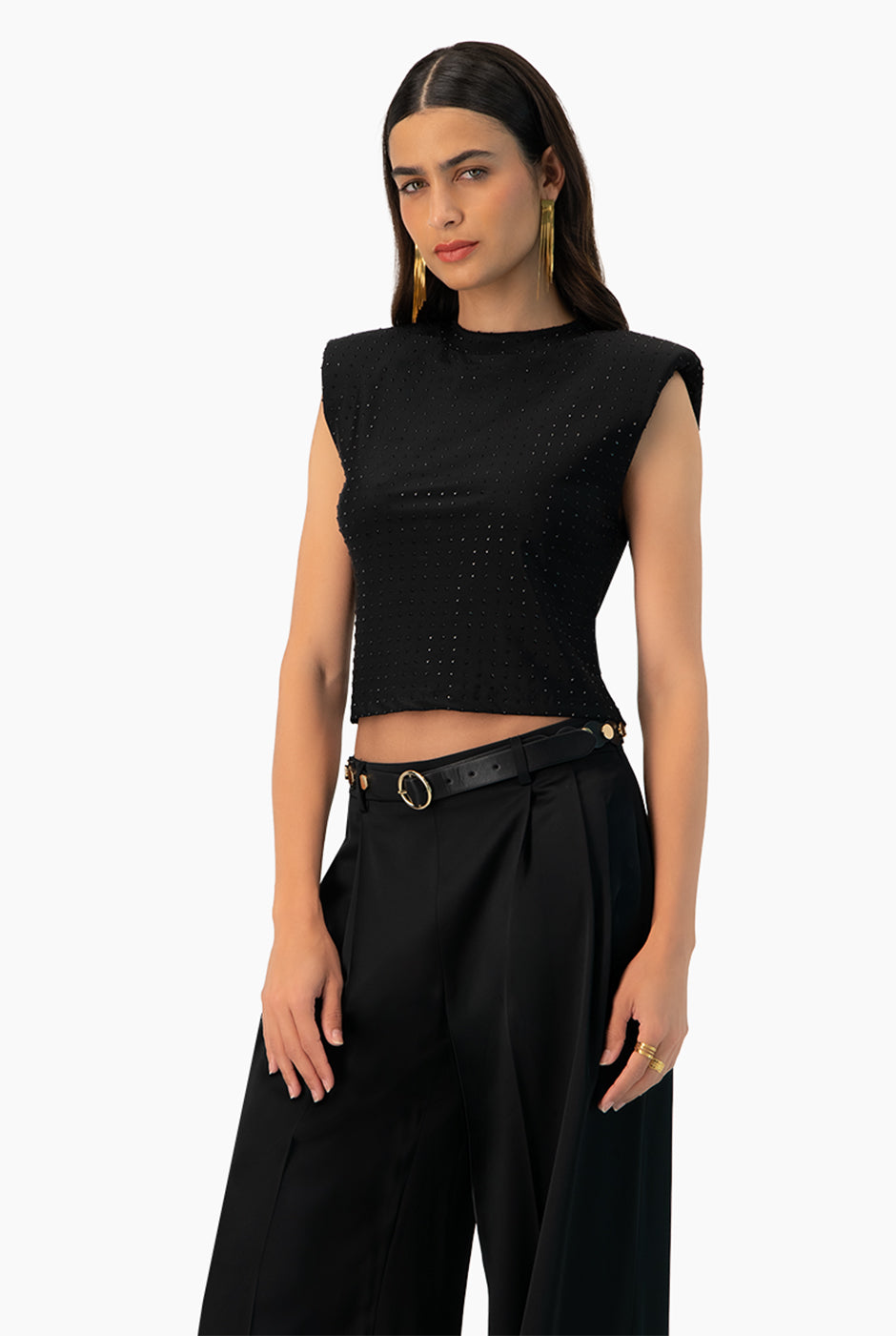 Blusa corta negra de hombro caído con puntos brillantes