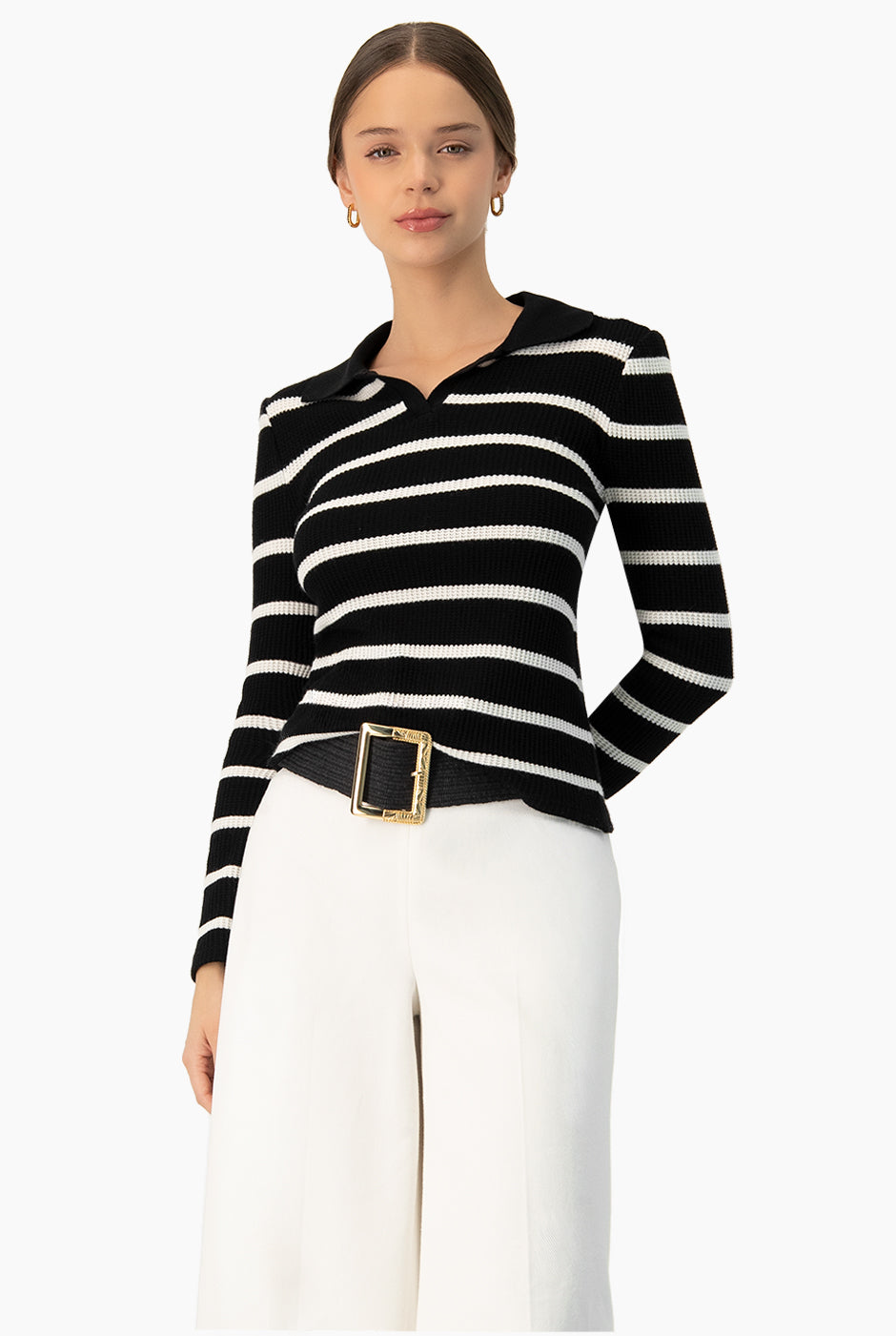 Blusa tejida negra de rayas con cuello camisero y mangas largas