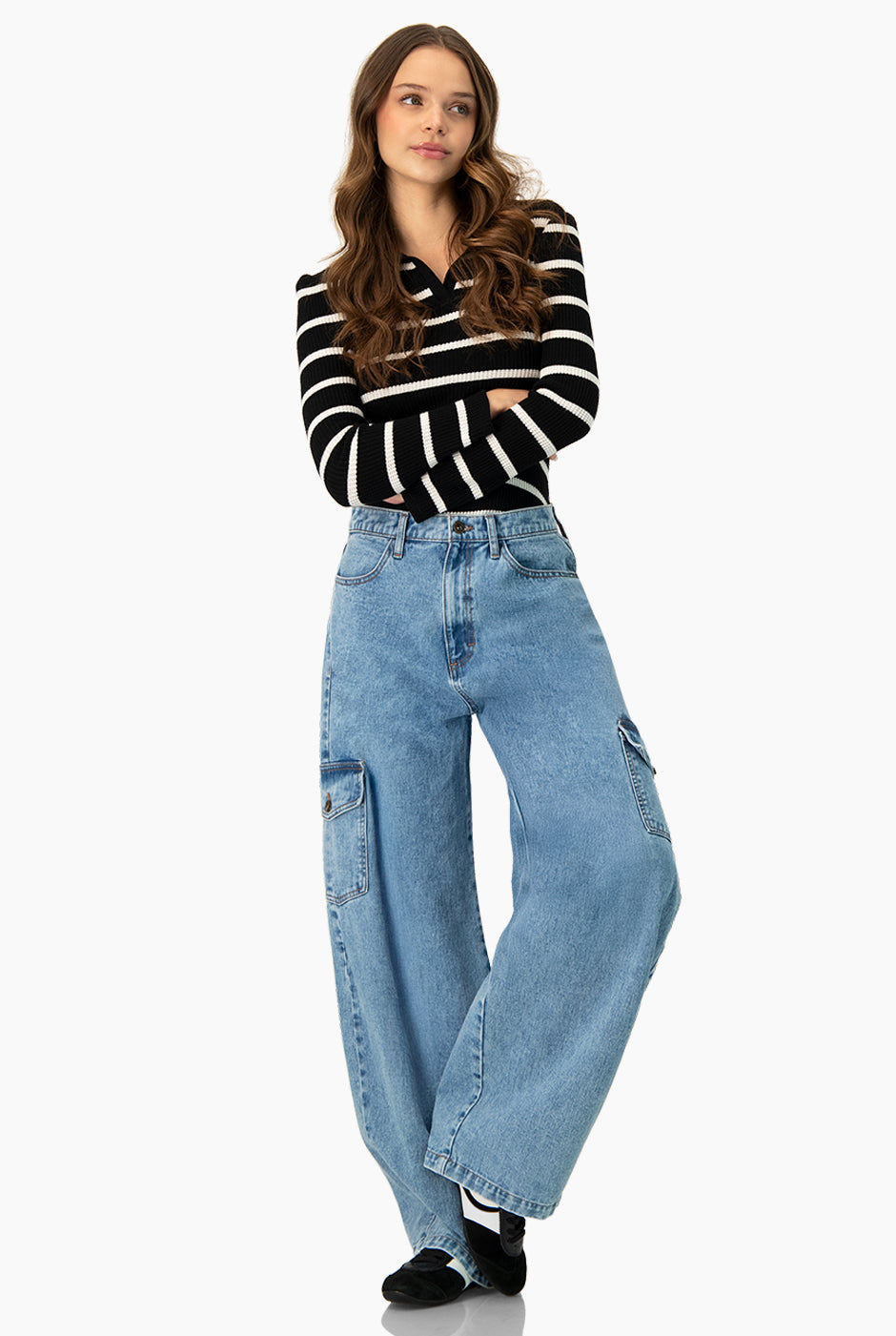 Blusa tejida negra de rayas con cuello camisero y mangas largas