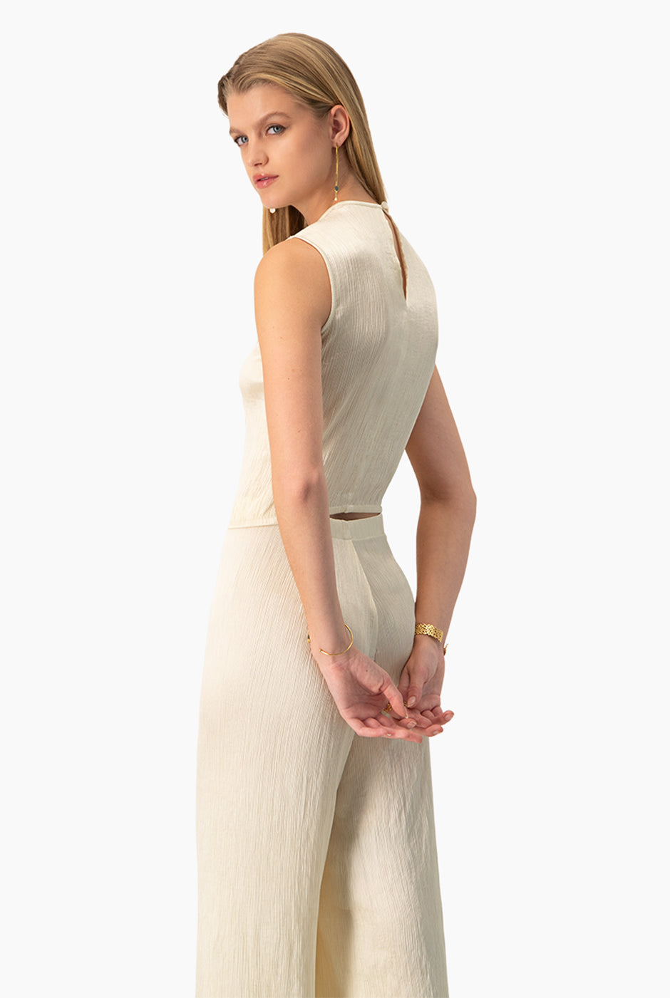 Blusa marfil sin mangas de corte recto