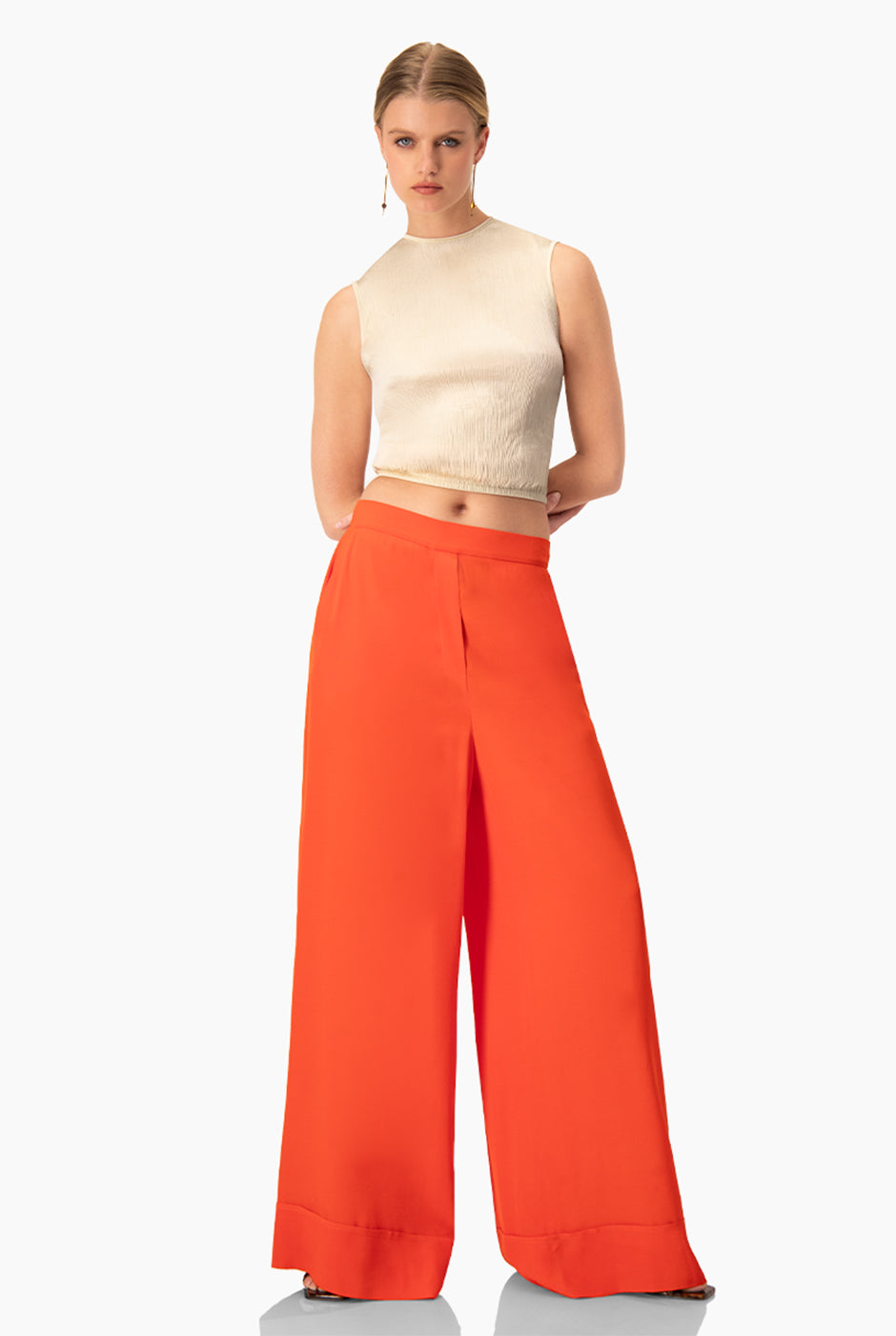 Blusa marfil sin mangas de corte recto