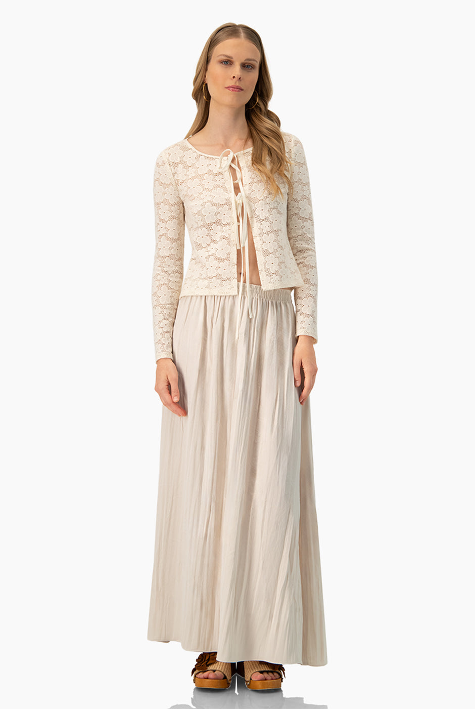 Blusa recta marfil tejida con lazos en el pecho