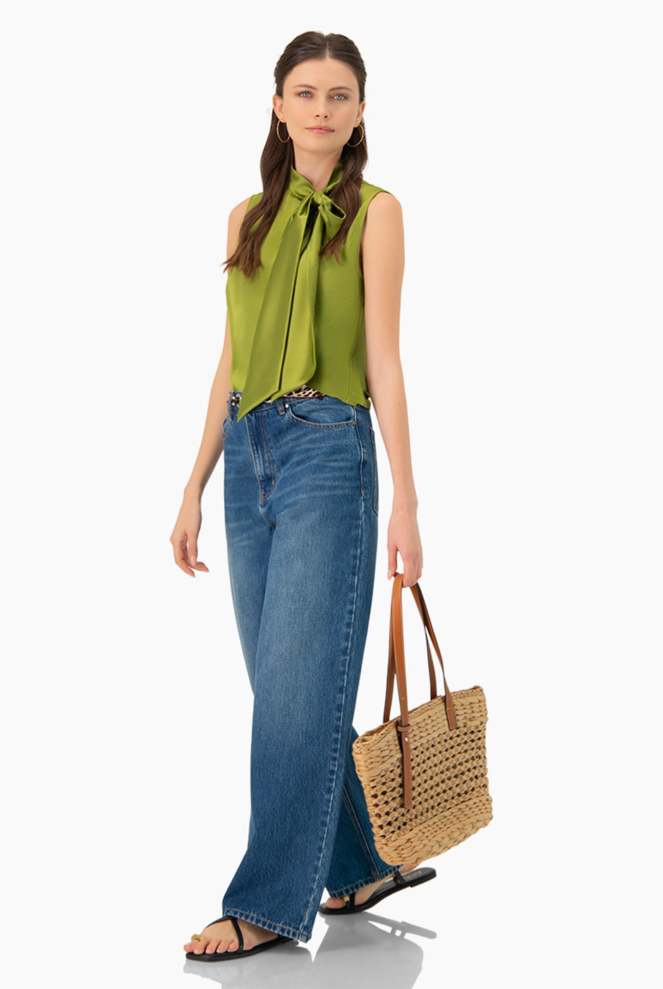 Blusa verde sin mangas con cinta en el cuello