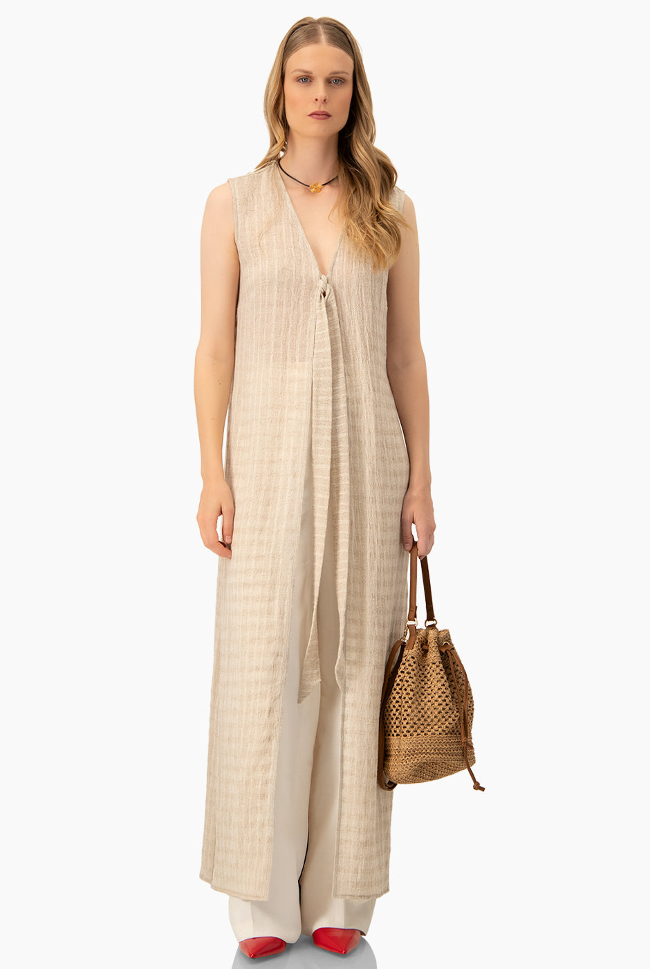 Blusón largo marfil con escote en V y lazo frontal