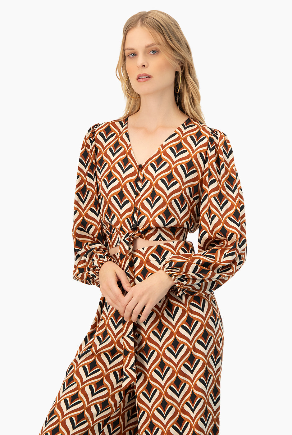 Blusa multicolor con escote en V y amarre, manga larga
