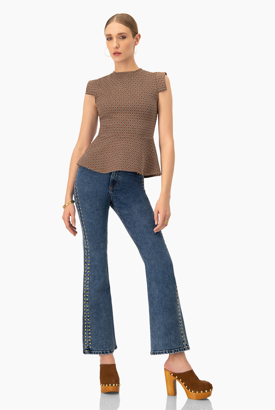 Blusa peplum café con estampado geométrico y manga simulada