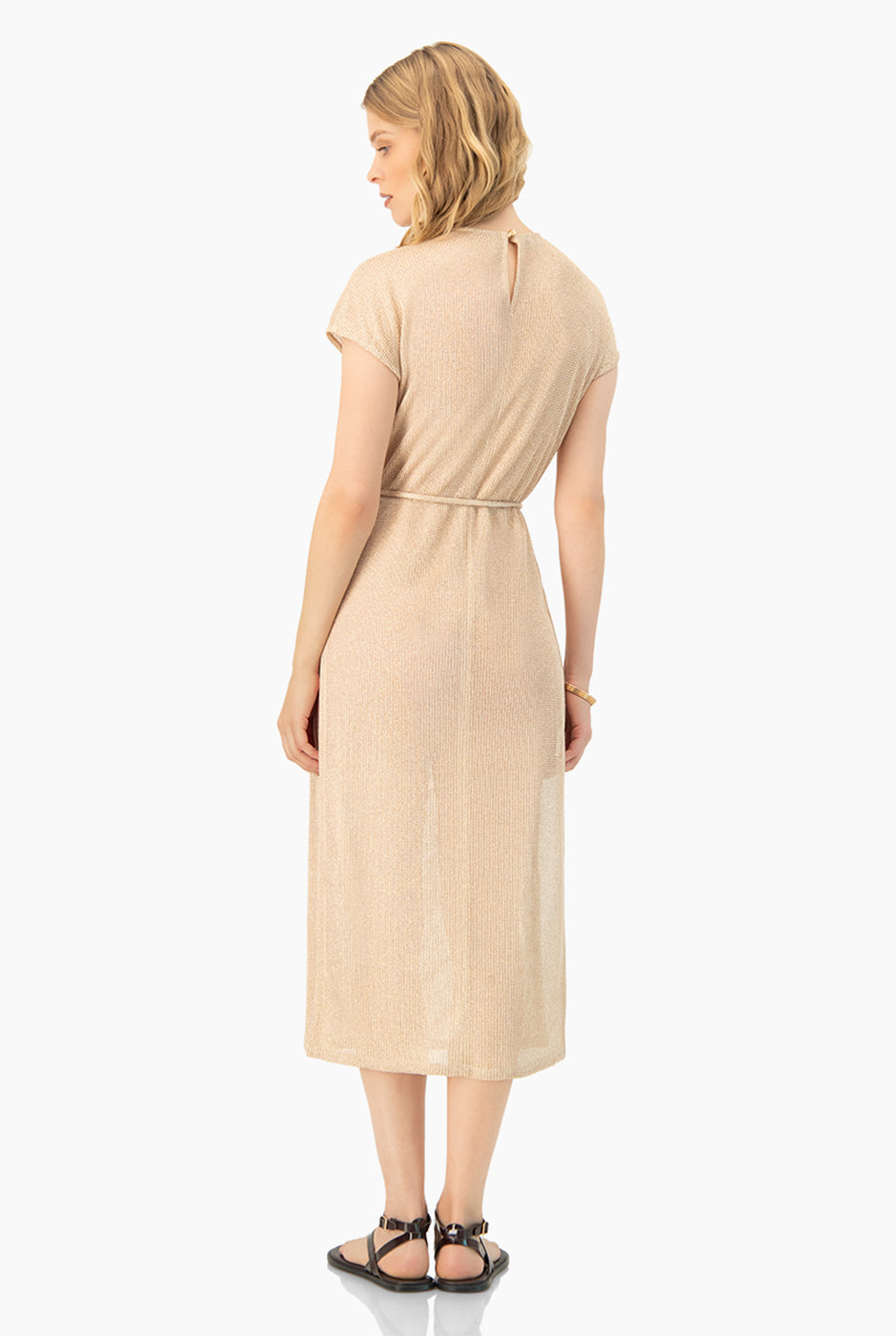 Blusón largo dorado tejido con cinturón y abertura trasera