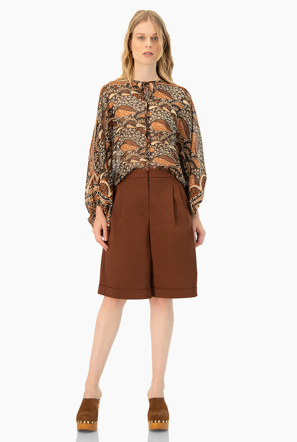 Blusa estampada de cintas en cuello