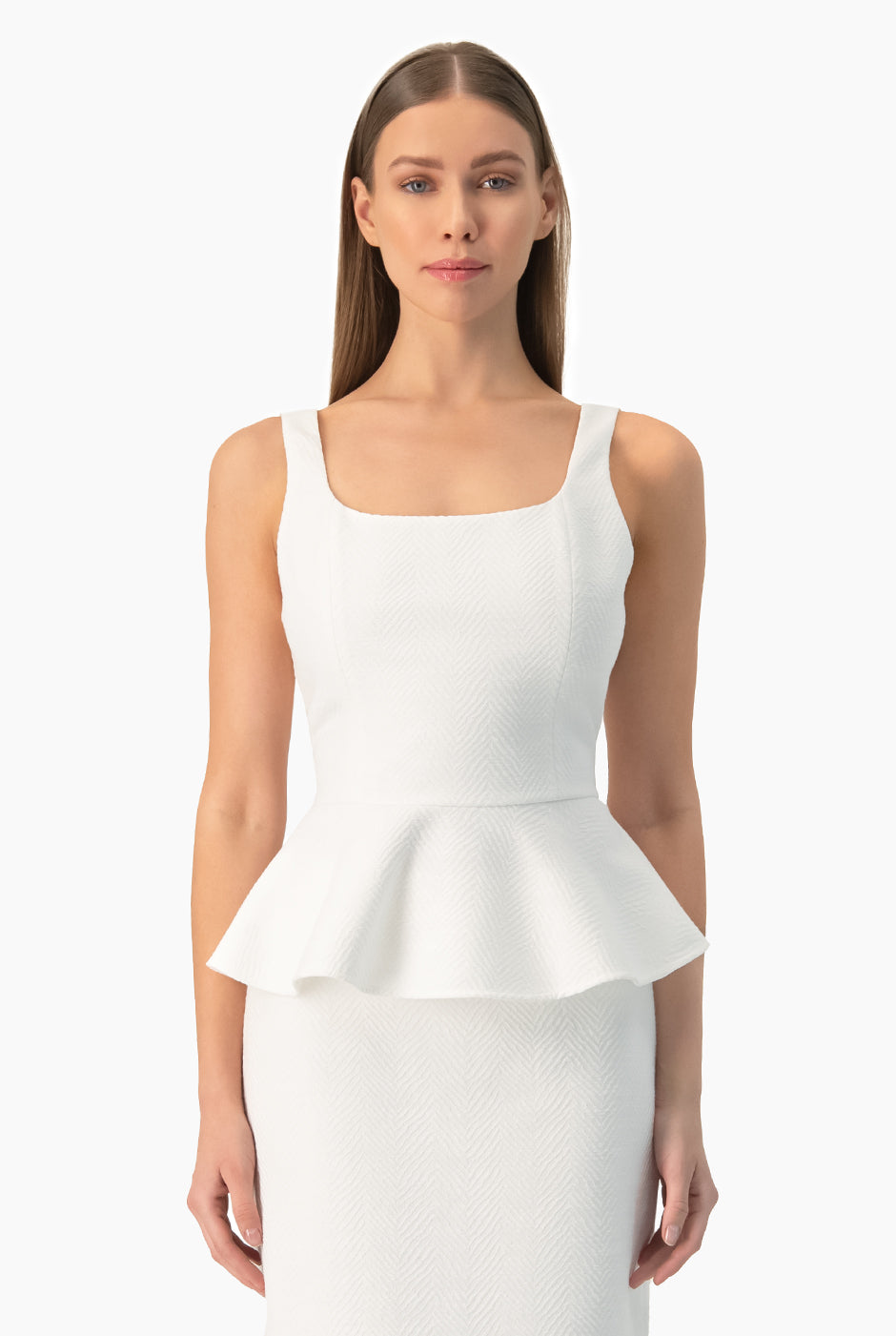 Blusa peplum blanca sin mangas con escote cuadrado y olán
