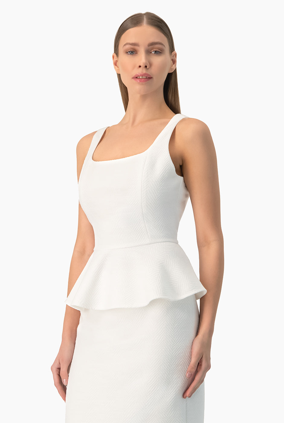 Blusa peplum blanca sin mangas con escote cuadrado y olán
