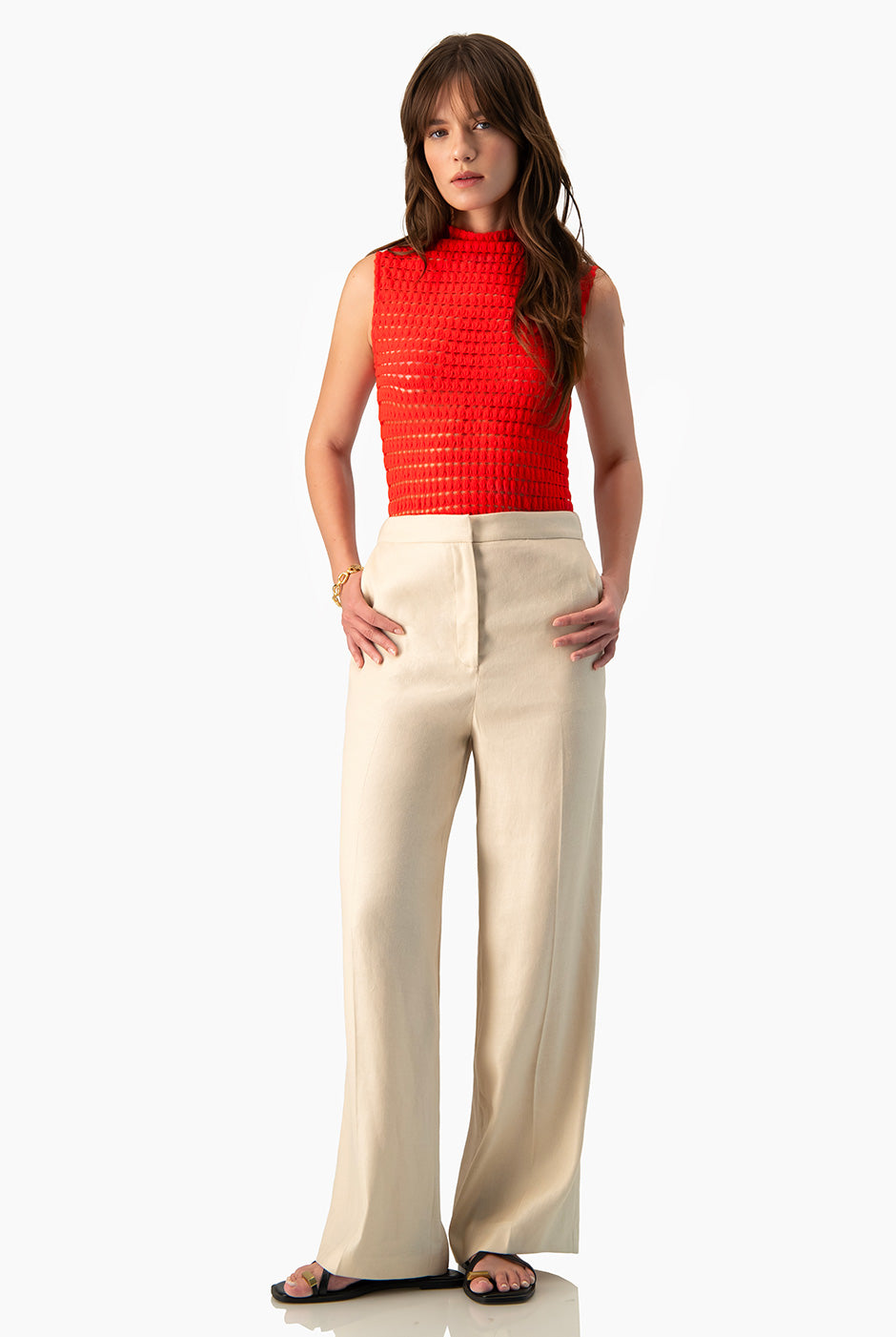Blusa Ivonne tejida roja sin mangas y cuello alto