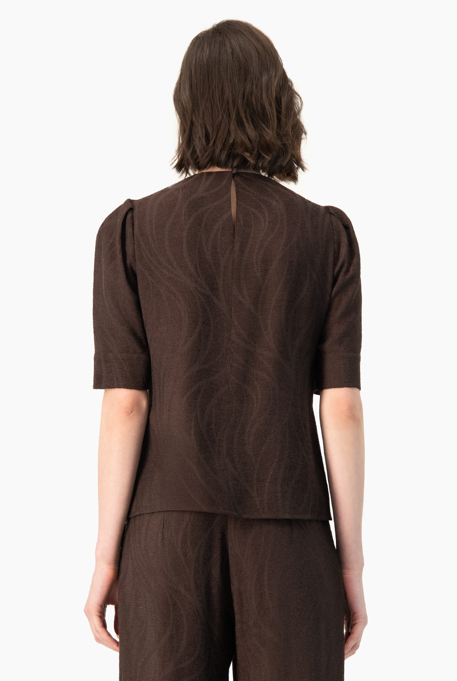 Blusa Ivonne recta café con manga corta y textura tejida