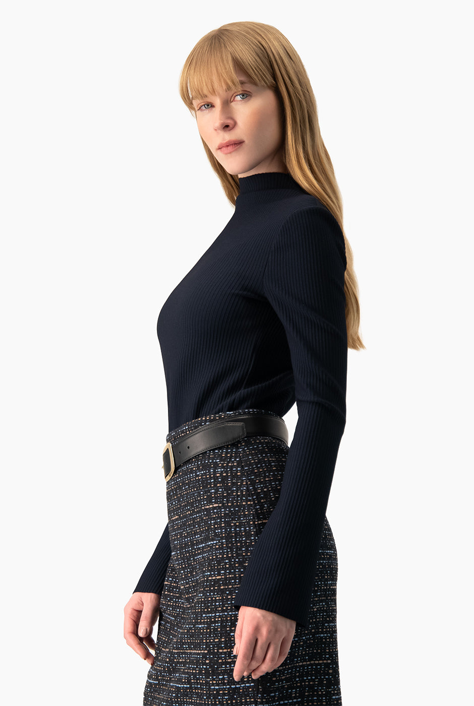 Blusa Ivonne azul marino de manga larga y cuello alto