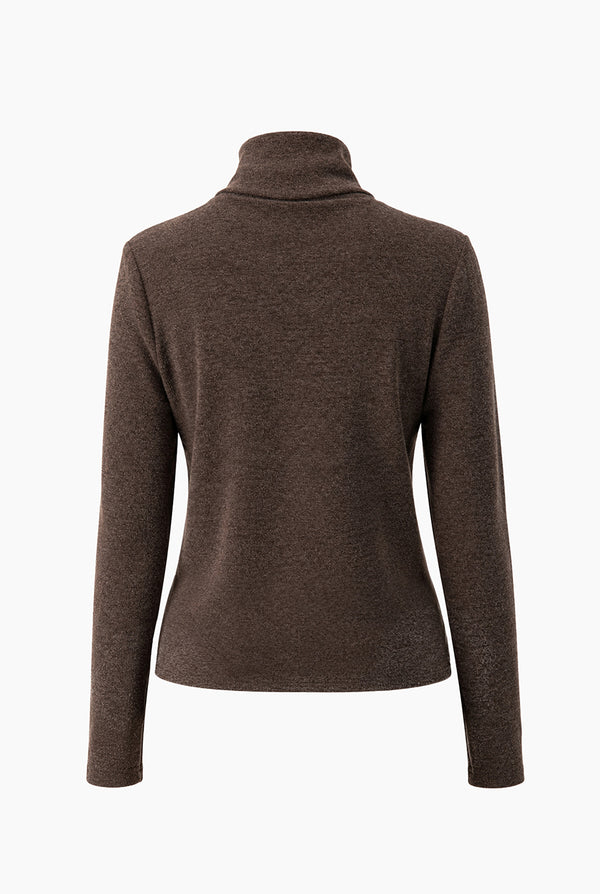 Blusa Ivonne cafe cuello tortuga