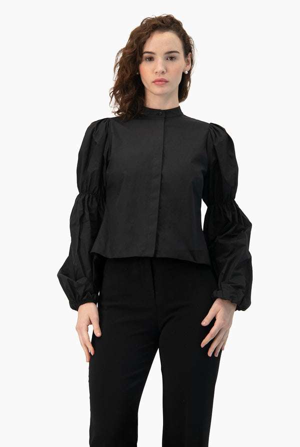 Blusa Ivonne negra manga abullonada