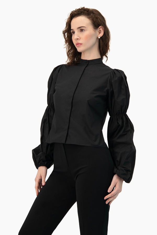 Blusa Ivonne negra manga abullonada