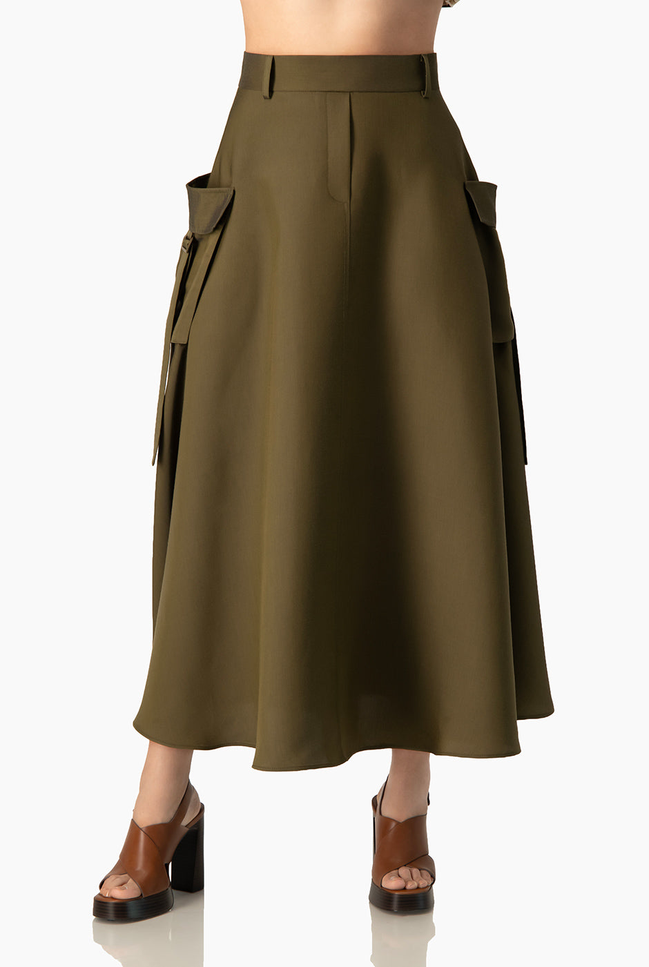 Falda larga estilo cargo verde olivo con bolsillos grandes