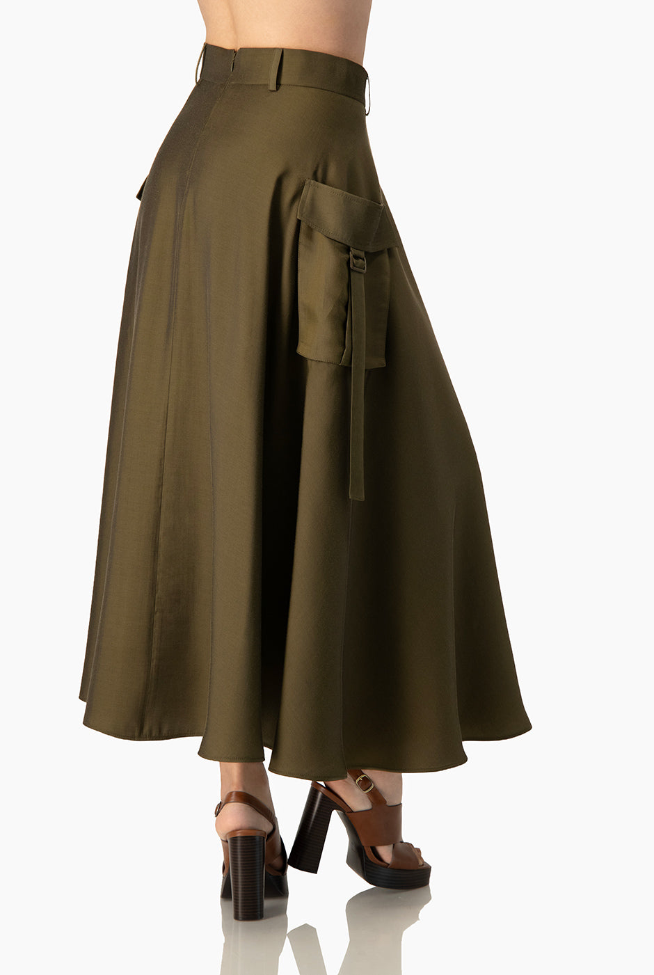 Falda larga estilo cargo verde olivo con bolsillos grandes