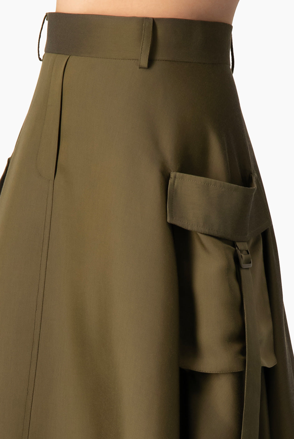 Falda larga estilo cargo verde olivo con bolsillos grandes