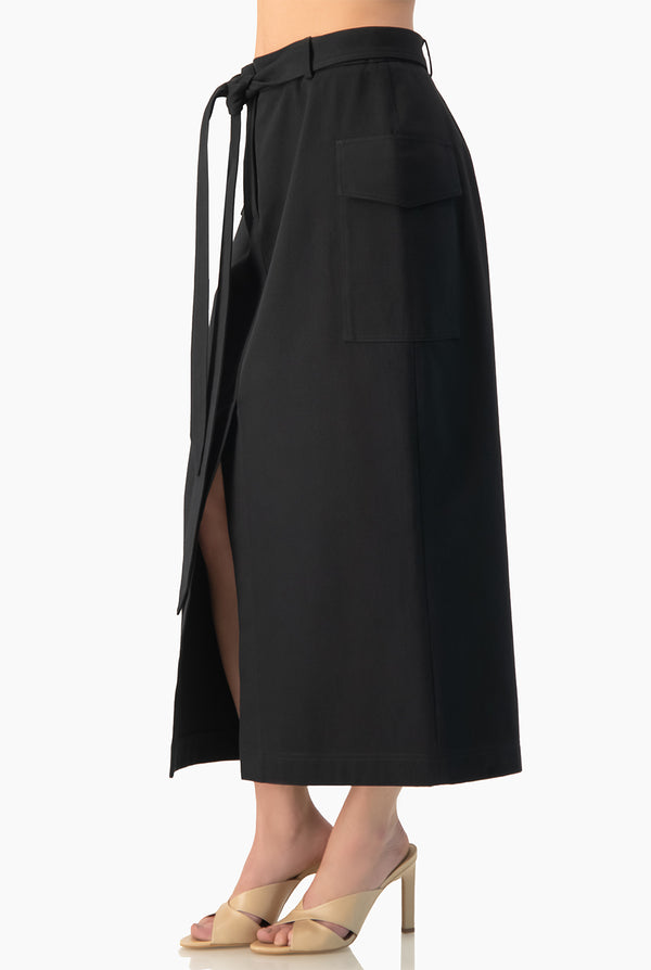Falda larga color negro con cinta