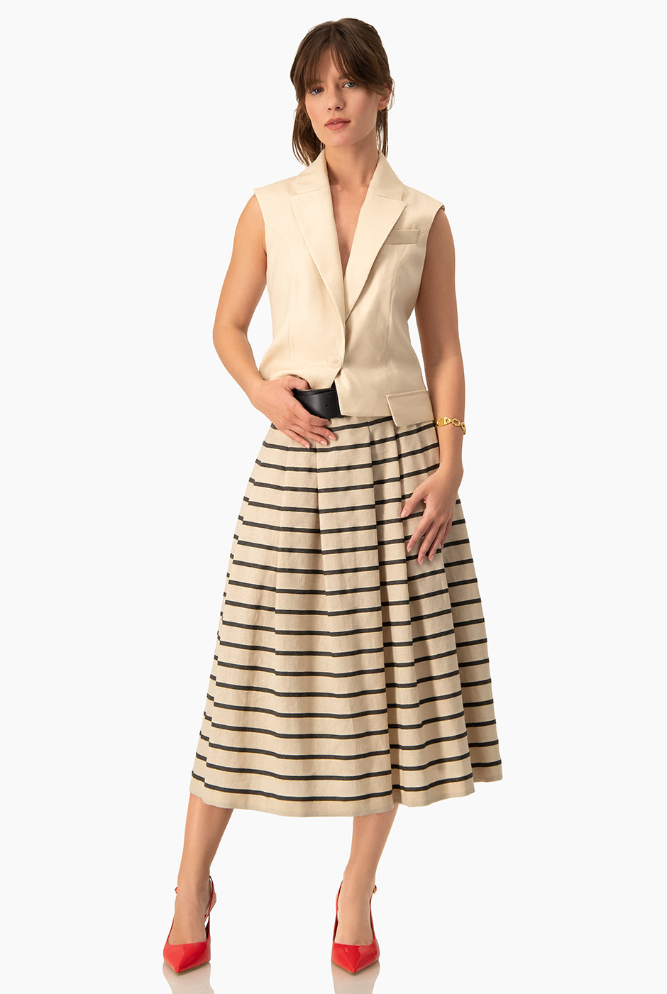 Falda midi beige con rayas y cinturón