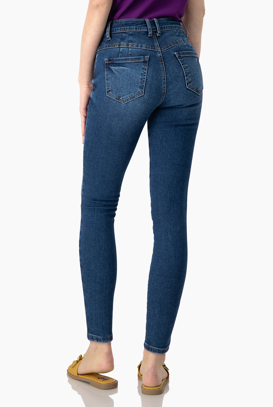 Jeans corte skinny con bolsillos