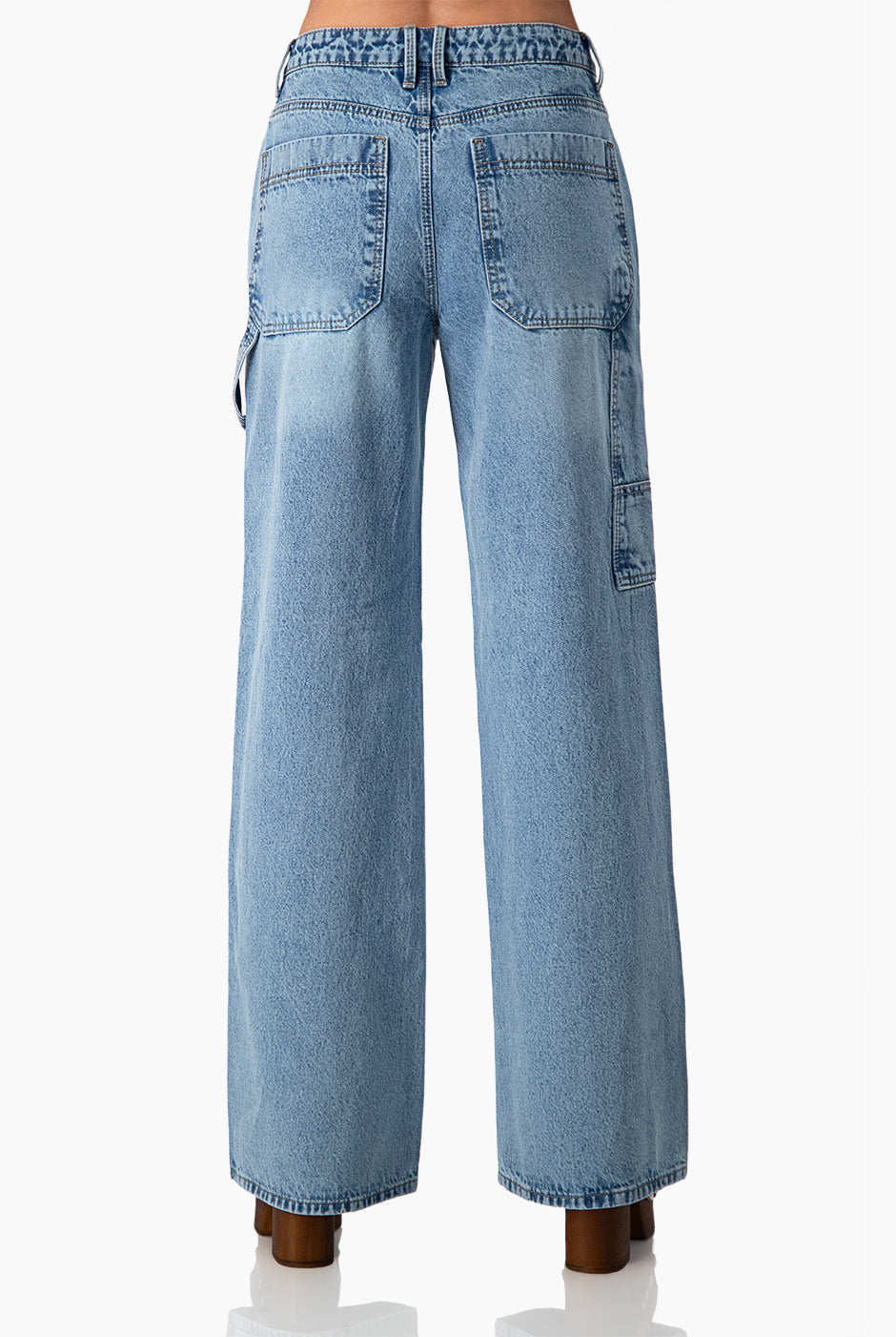 Jeans amplio con detalle de cinta en costados