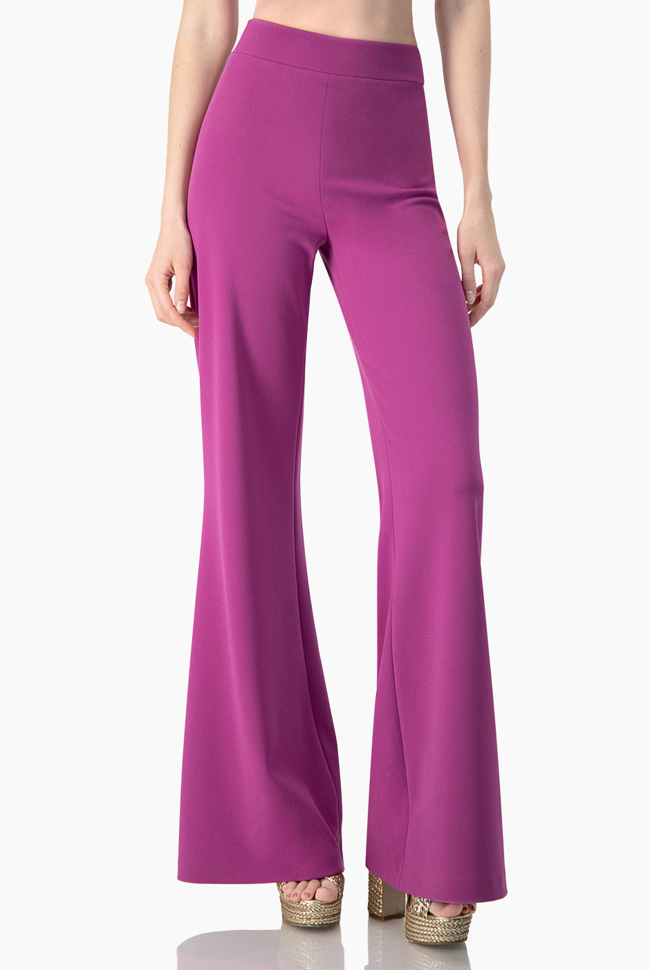 Pantalon semi acampanado liso