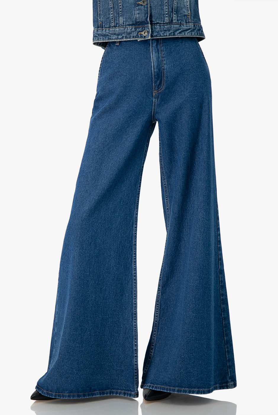 Jeans de pierna amplia de un boton frontal