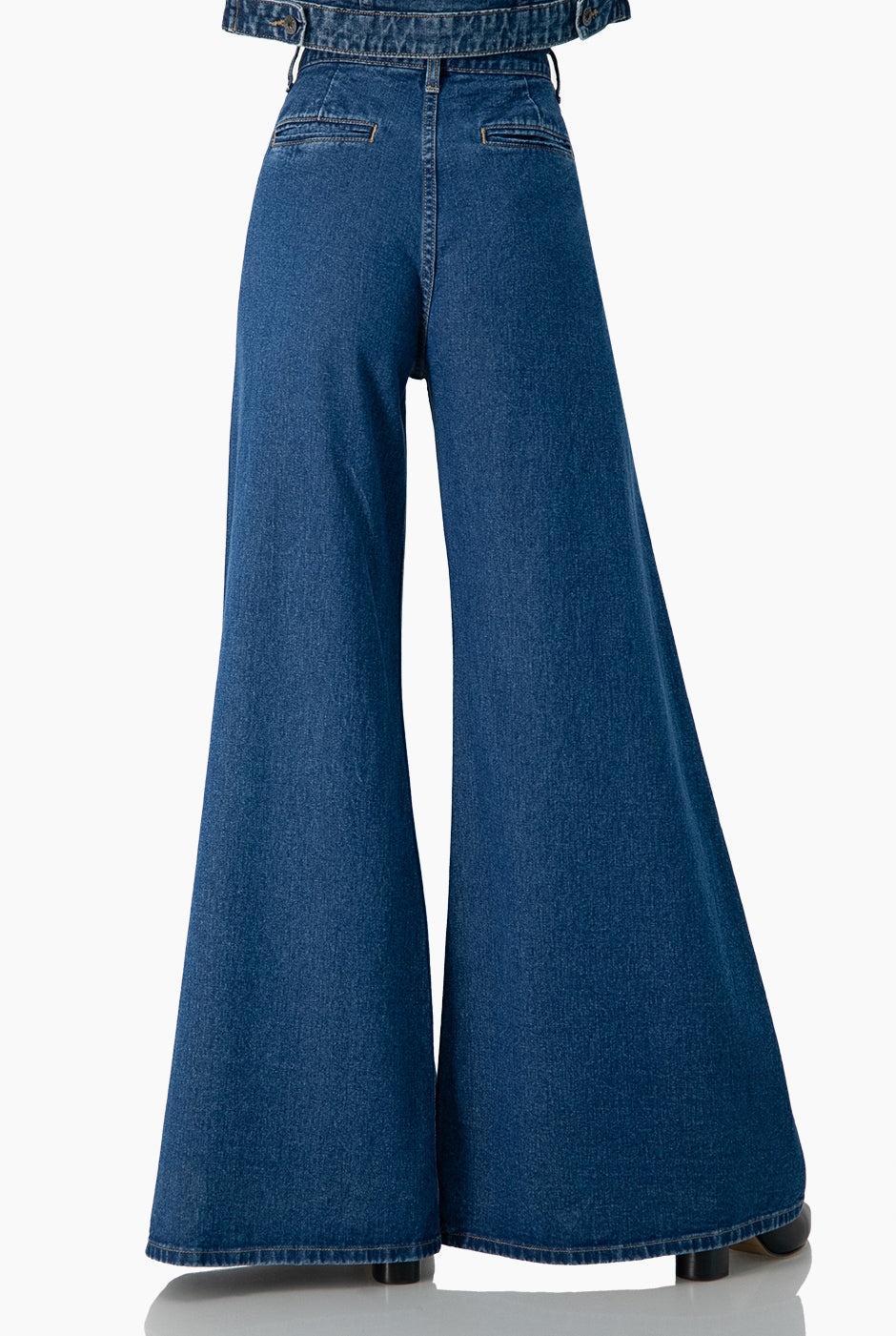 Jeans de pierna amplia de un boton frontal