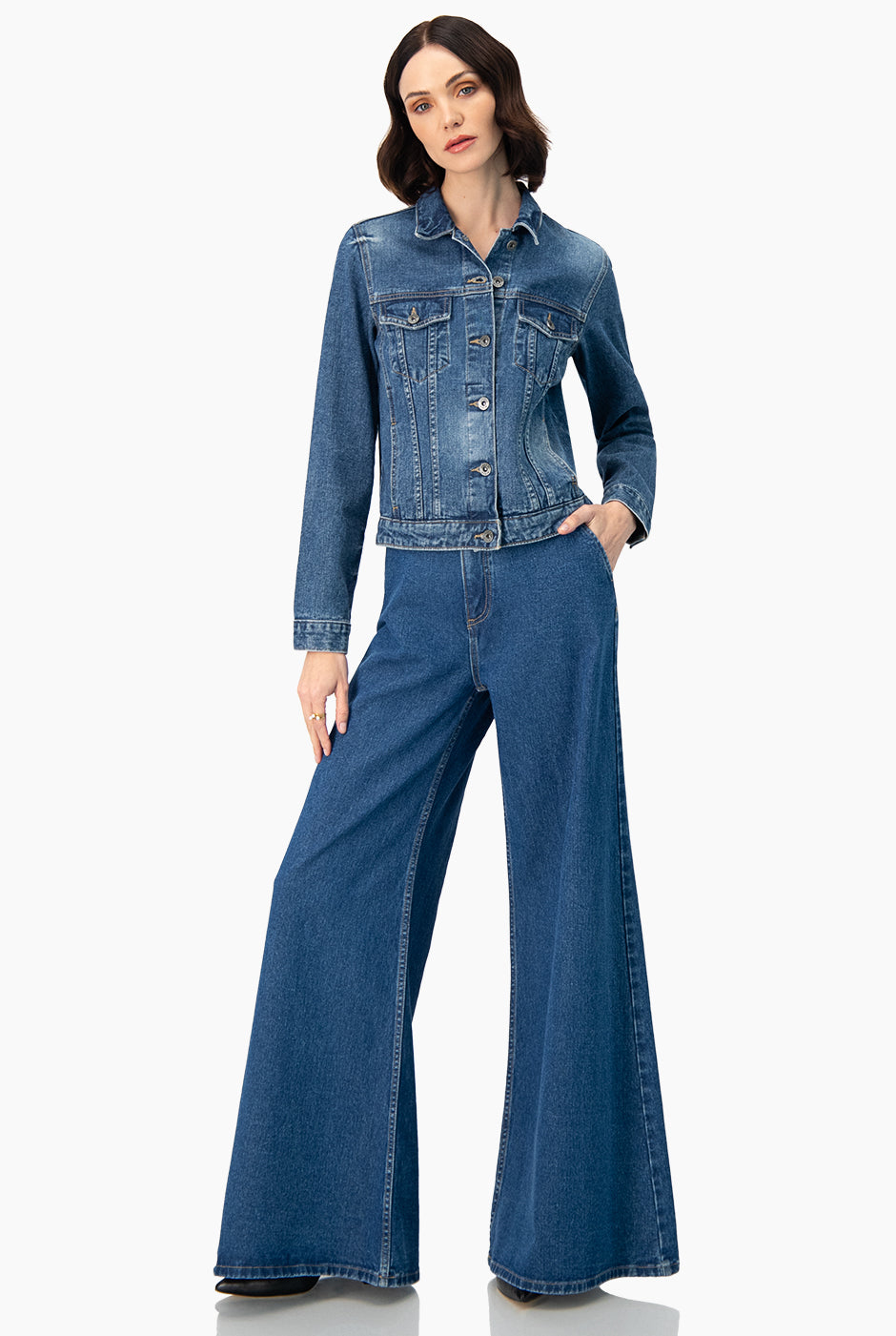 Jeans de pierna amplia de un boton frontal