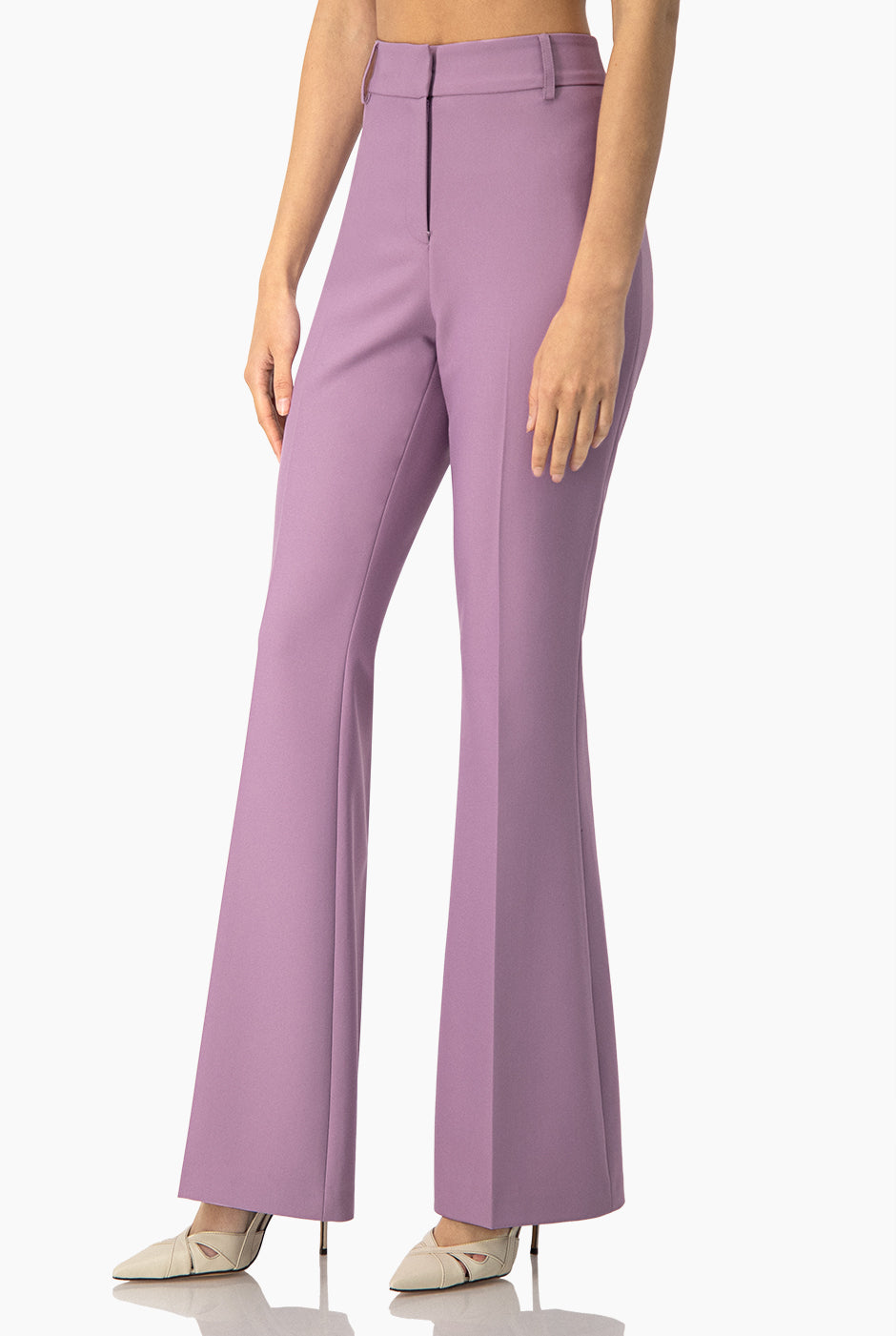 Pantalon acampanado liso en color lila