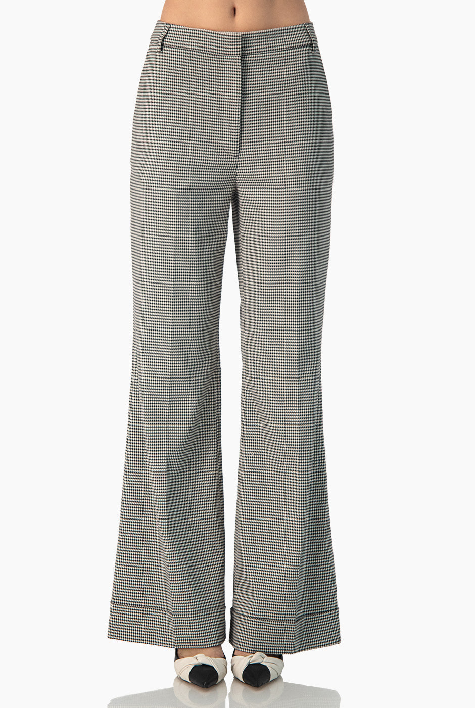 Pantalon acampanado con bolsillos