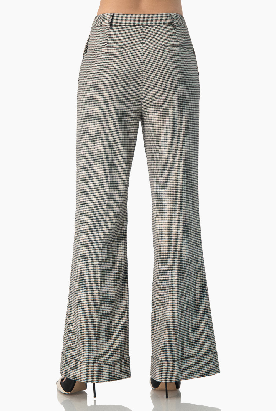 Pantalon acampanado con bolsillos