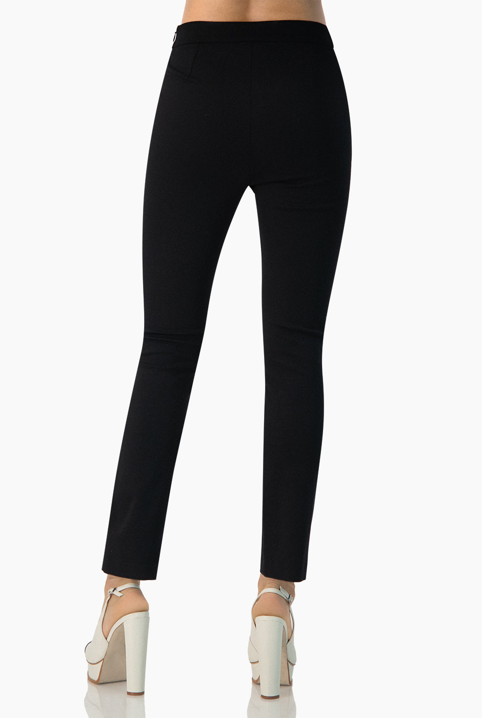 Pantalon negro capri con bolsillos