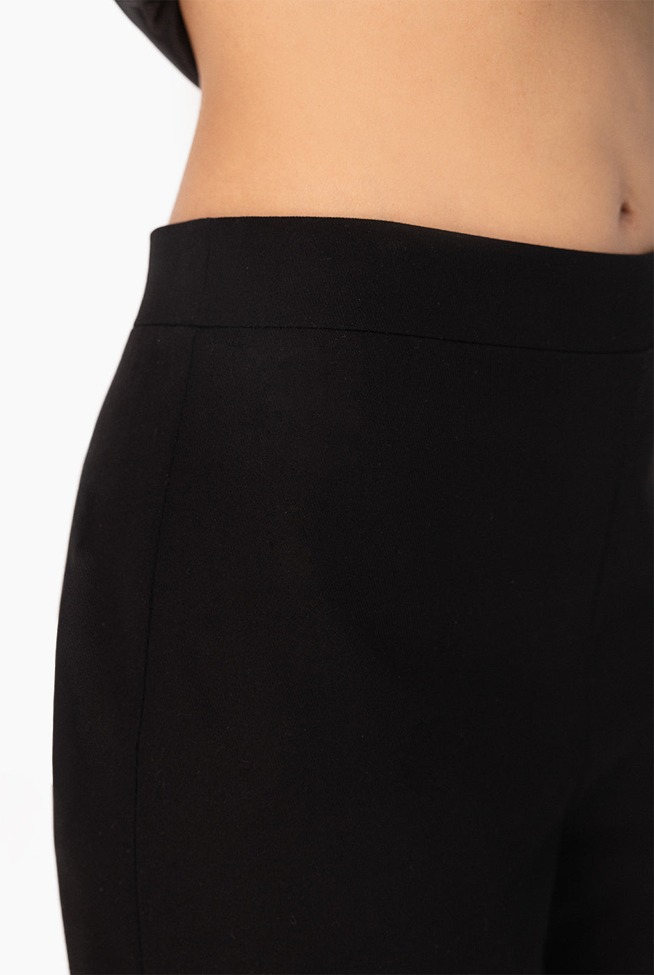 Pantalon liso negro con cierre