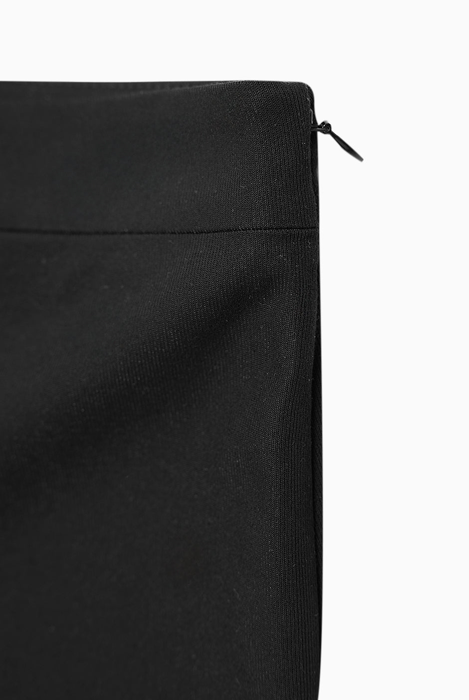 Pantalon liso negro con cierre