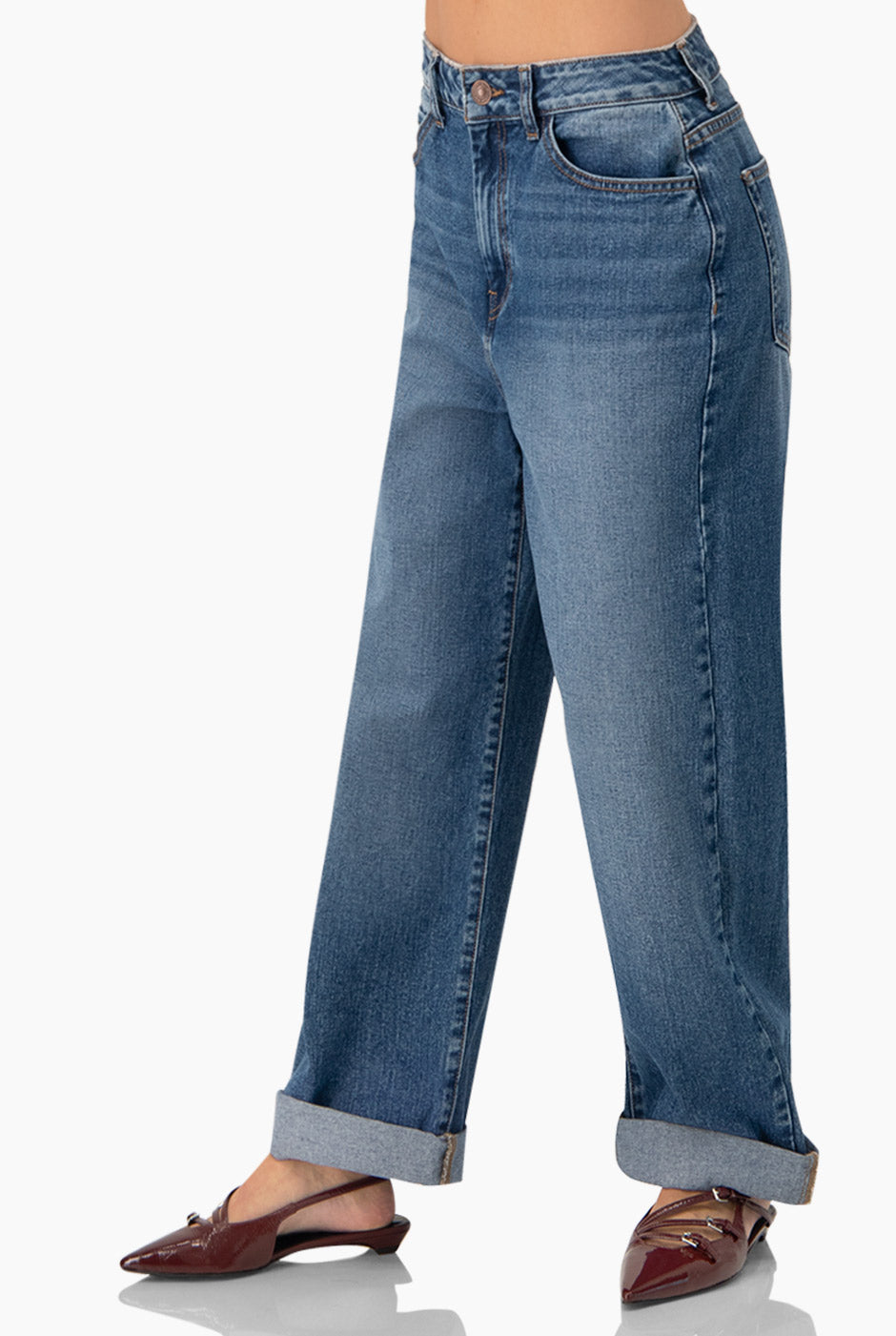 Jeans denim azul de pierna ancha con bolsillos y dobladillo