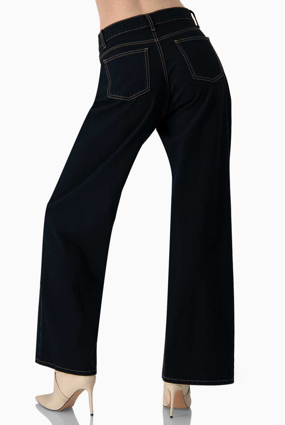 Jeans de mezclilla azul marino con pierna amplia y bolsillos traseros